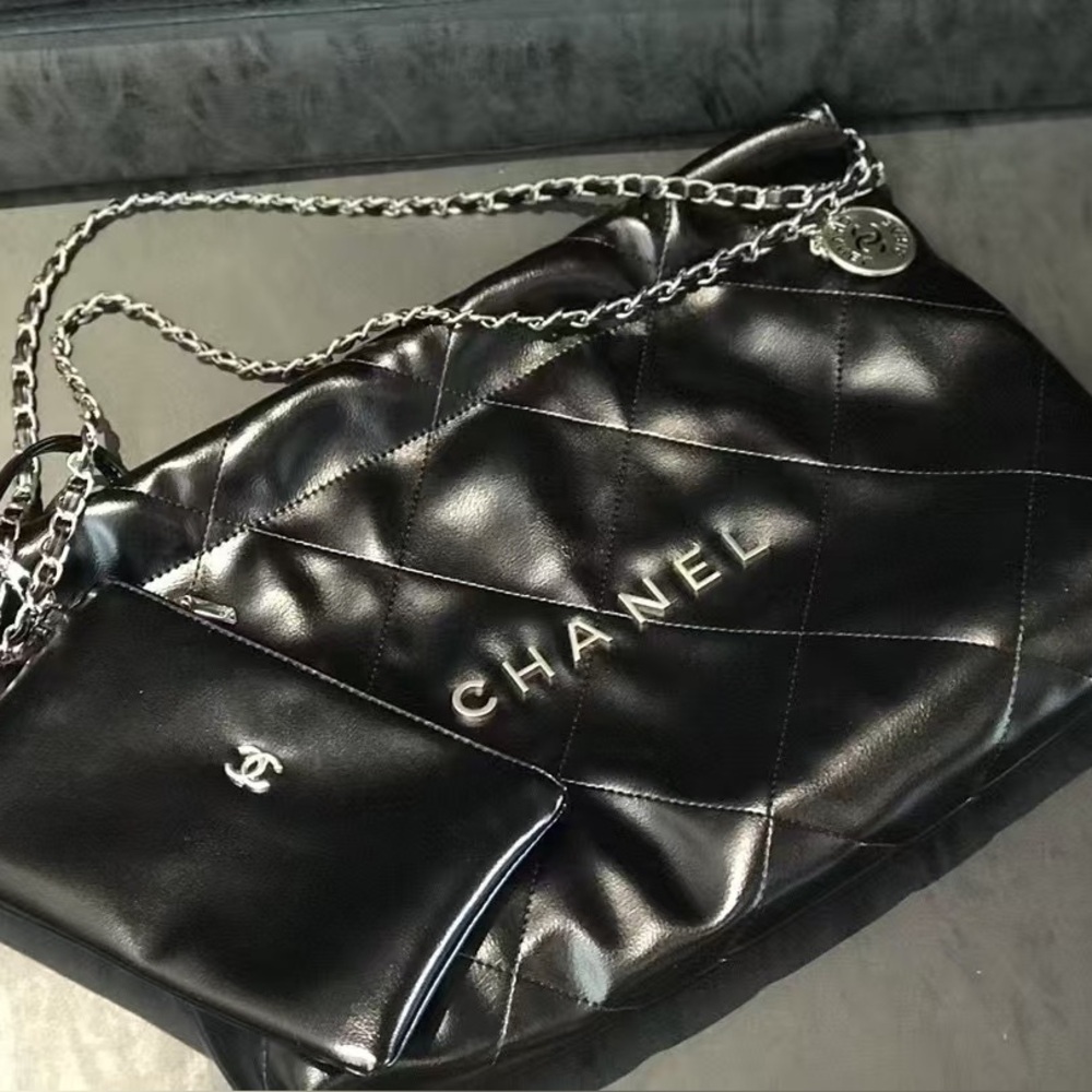 Chanel Black Quilted Shoulder Bag with Silver Chain - Picture 2 of 9